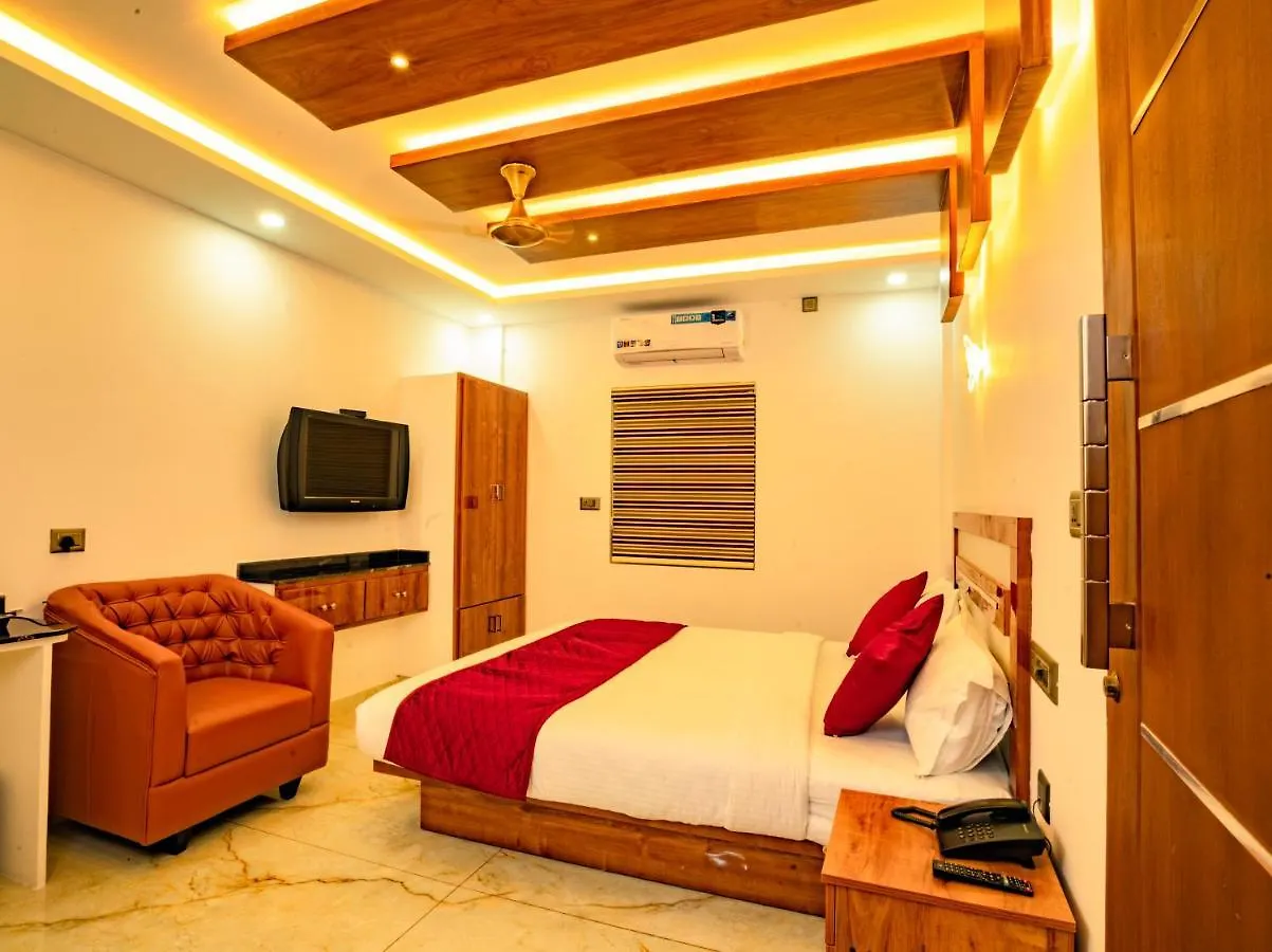 Marina Suites Airport Hotel Kochi 0*,