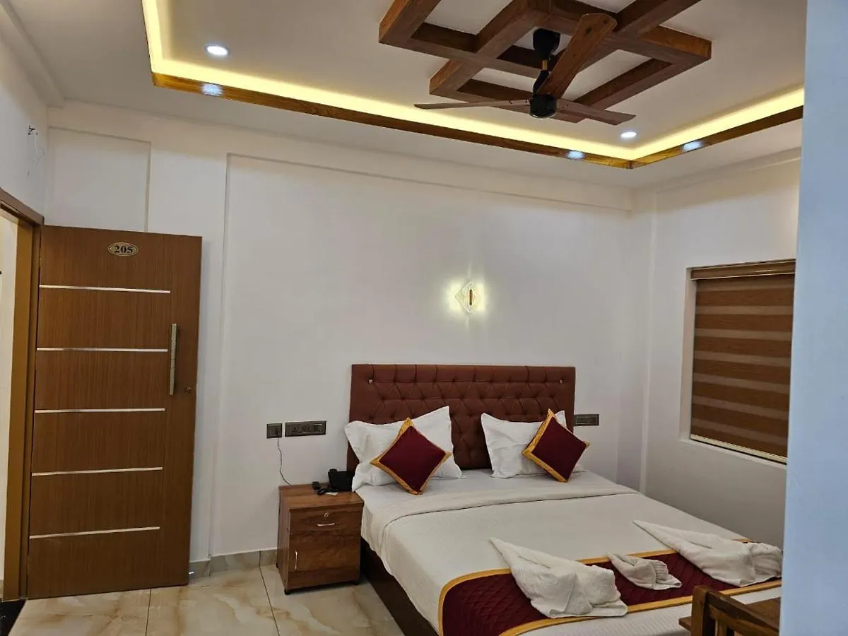 Marina Suites Airport Hotel Kochi 0*,